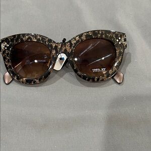 Stylish Brown Tortoiseshell Sunglasses